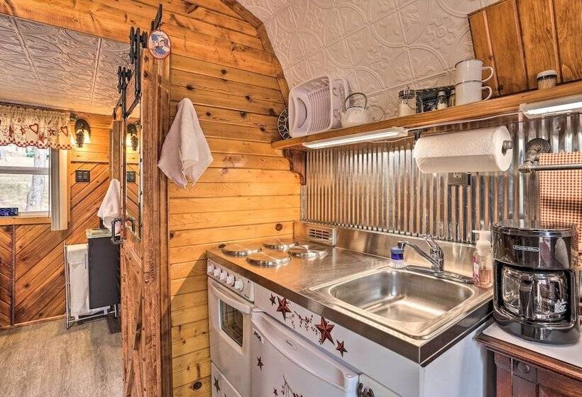Sundance Cabin Tiny Home Near Mt Rushmore!