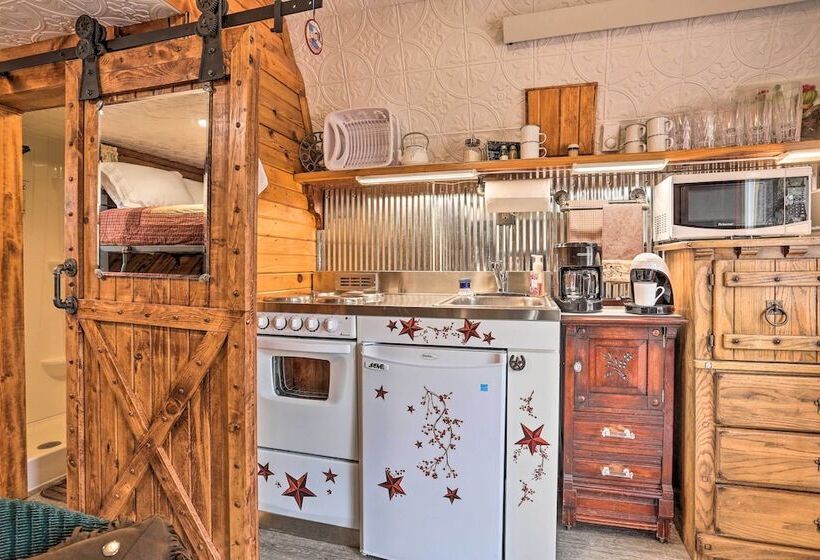 Sundance Cabin Tiny Home Near Mt Rushmore!