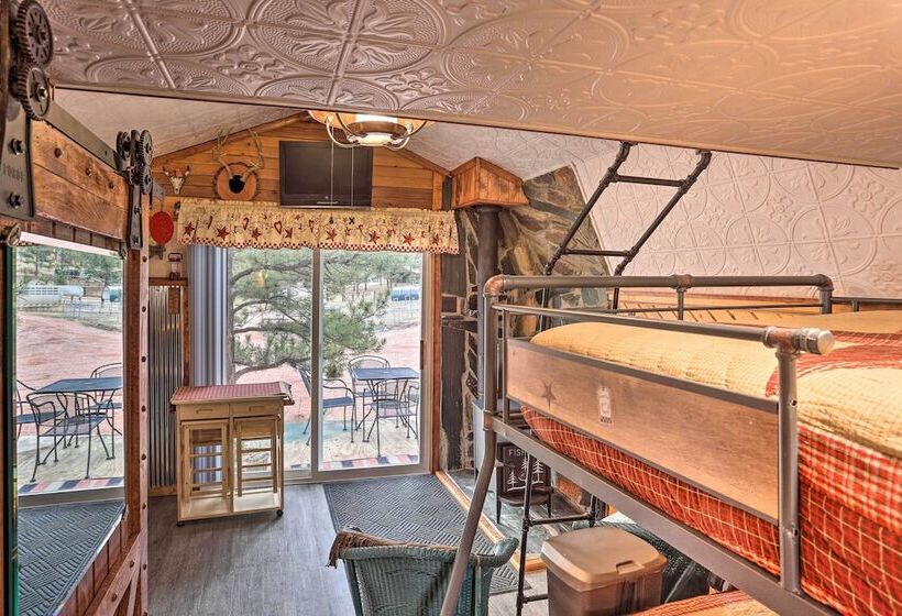 Sundance Cabin Tiny Home Near Mt Rushmore!