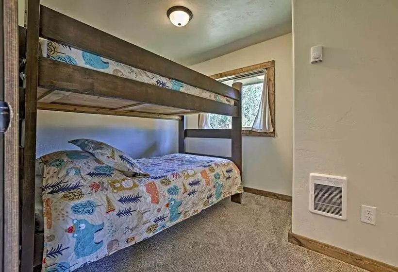 Donnelly Cabin W/ Fire Pit: 5 Mi To Boat & Ski!