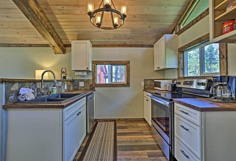 Donnelly Cabin W/ Fire Pit: 5 Mi To Boat & Ski!