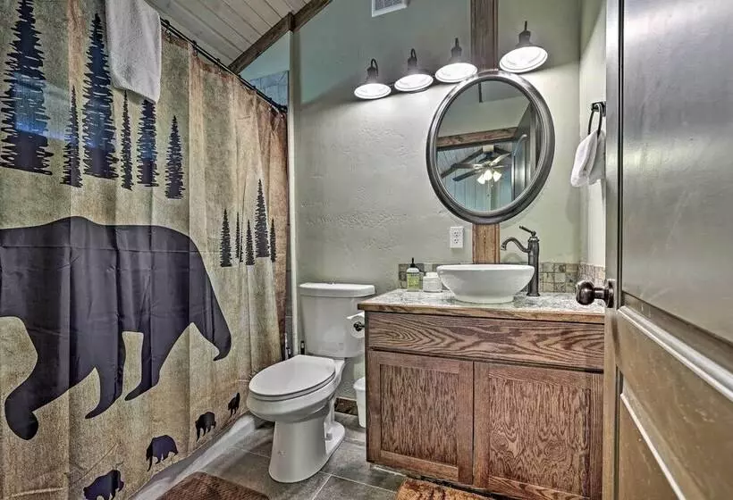 Donnelly Cabin W/ Fire Pit: 5 Mi To Boat & Ski!