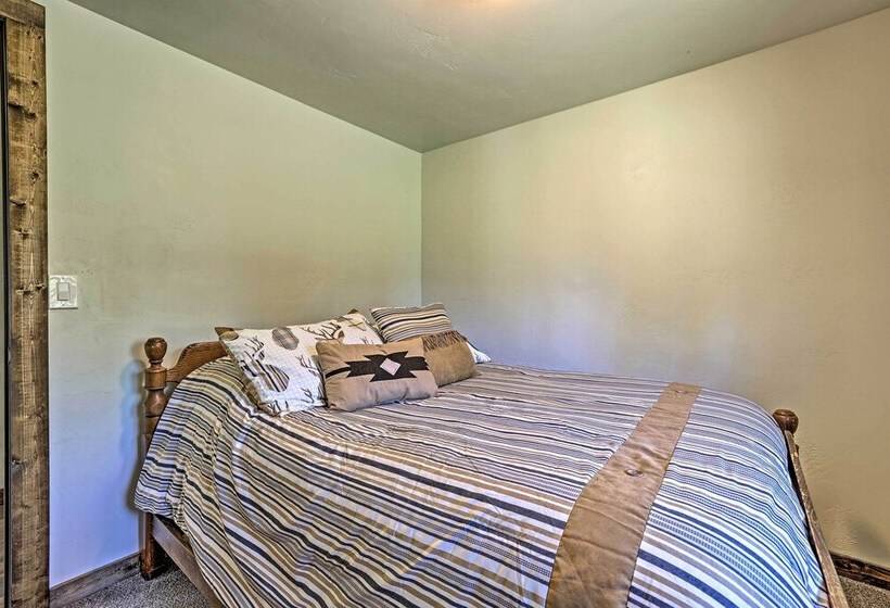 Donnelly Cabin W/ Fire Pit: 5 Mi To Boat & Ski!