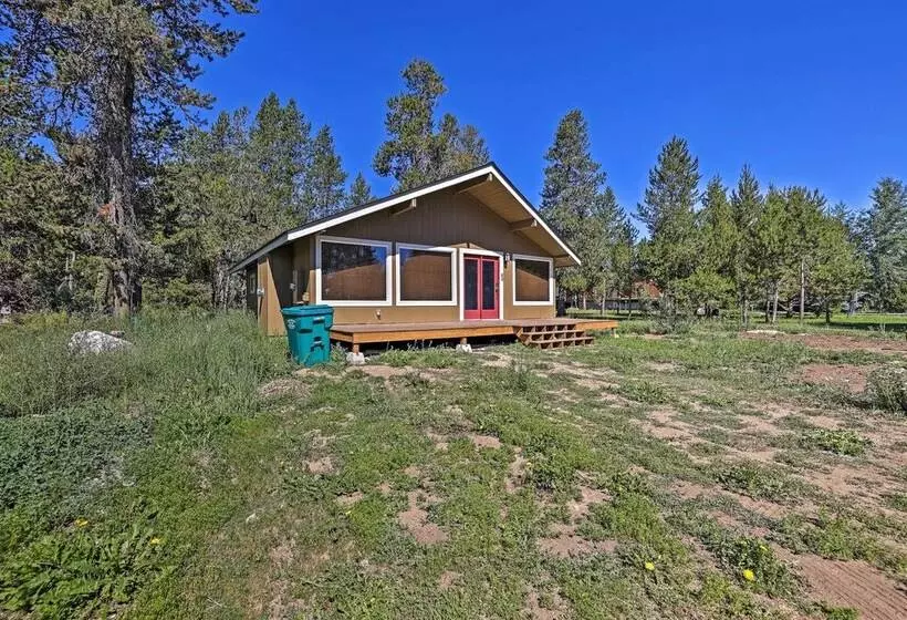 Donnelly Cabin W/ Fire Pit: 5 Mi To Boat & Ski!