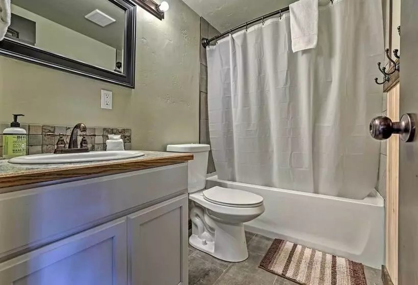 Donnelly Cabin W/ Fire Pit: 5 Mi To Boat & Ski!