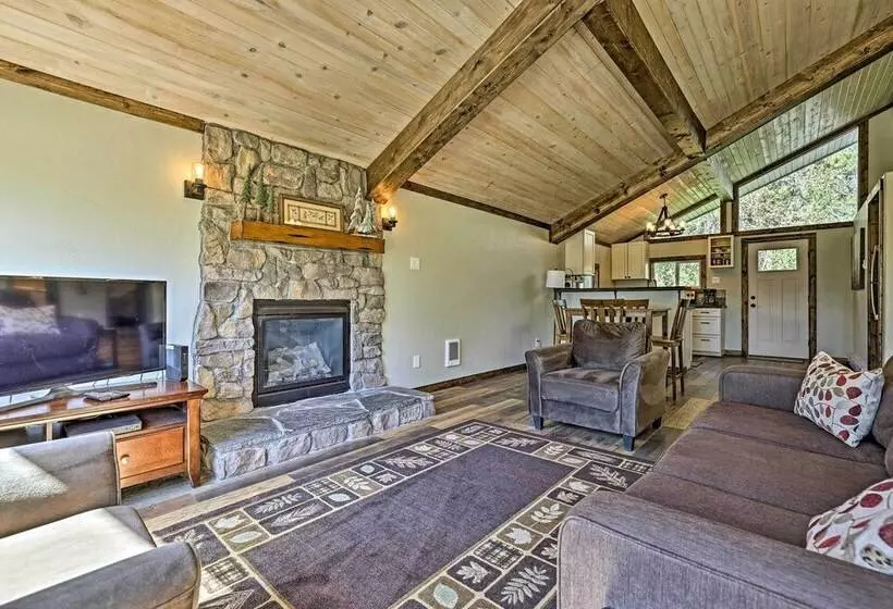 Donnelly Cabin W/ Fire Pit: 5 Mi To Boat & Ski!