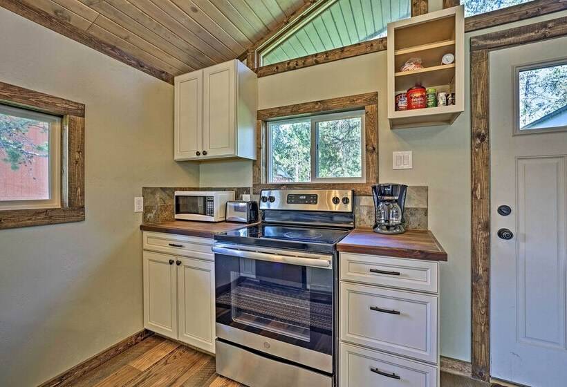 Donnelly Cabin W/ Fire Pit: 5 Mi To Boat & Ski!