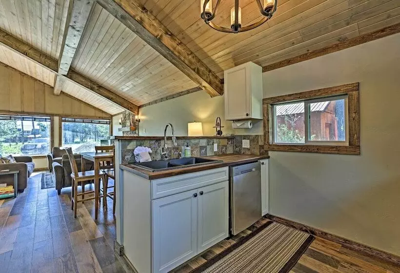 Donnelly Cabin W/ Fire Pit: 5 Mi To Boat & Ski!