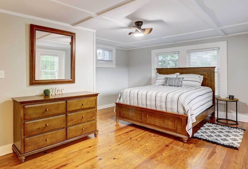 Updated Tallahassee Home ~ 1 Mi To Downtown!