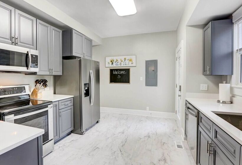 Updated Tallahassee Home ~ 1 Mi To Downtown!