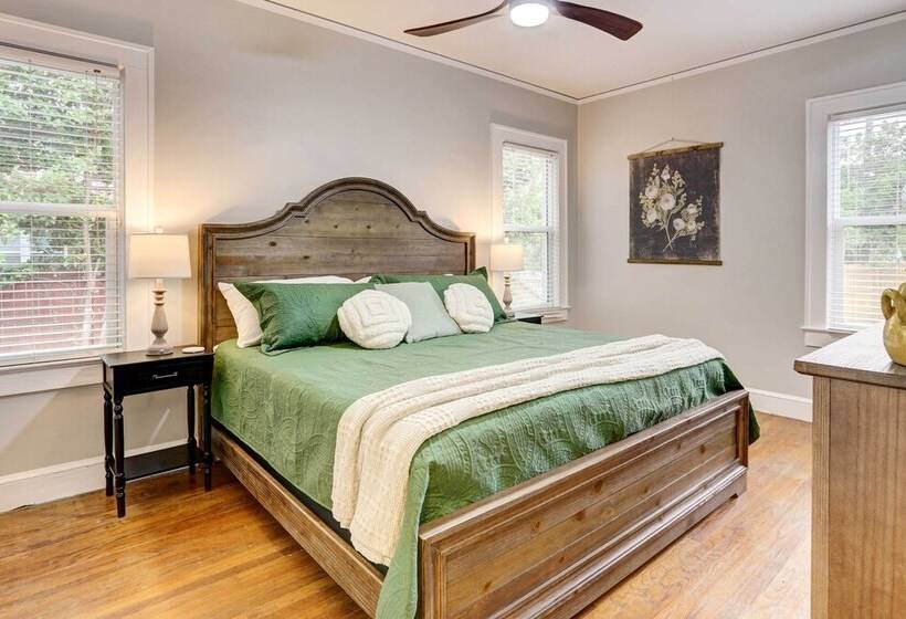 Updated Tallahassee Home ~ 1 Mi To Downtown!