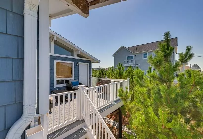 Westhampton Beach Home W/ Deck + Ocean Views!