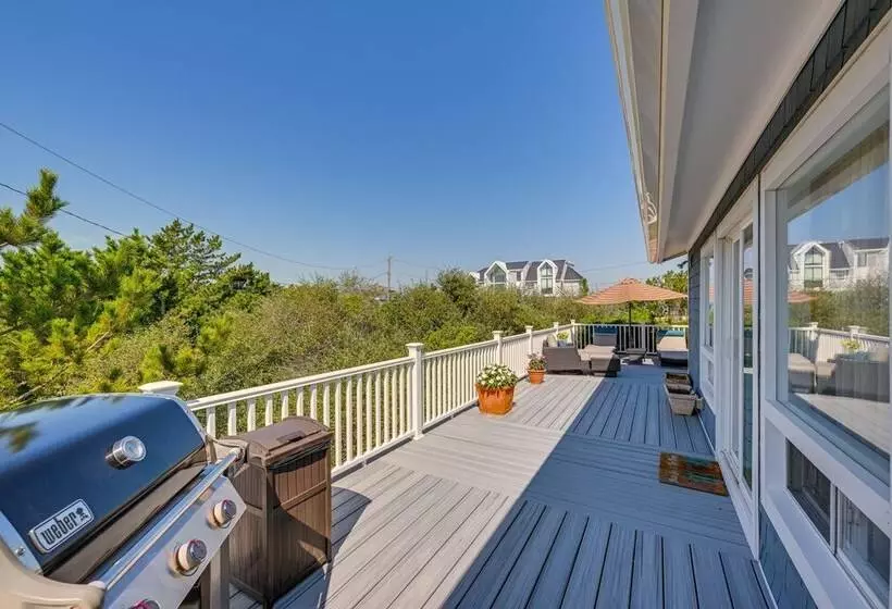 Westhampton Beach Home W/ Deck + Ocean Views!