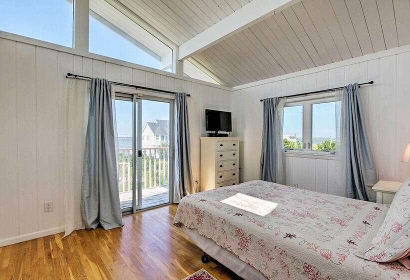 Westhampton Beach Home W/ Deck + Ocean Views!