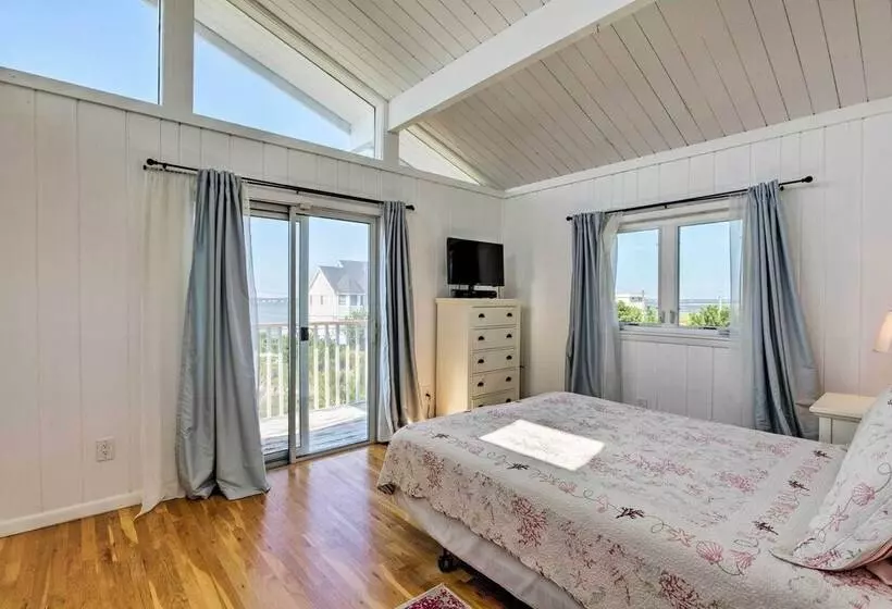 Westhampton Beach Home W/ Deck + Ocean Views!