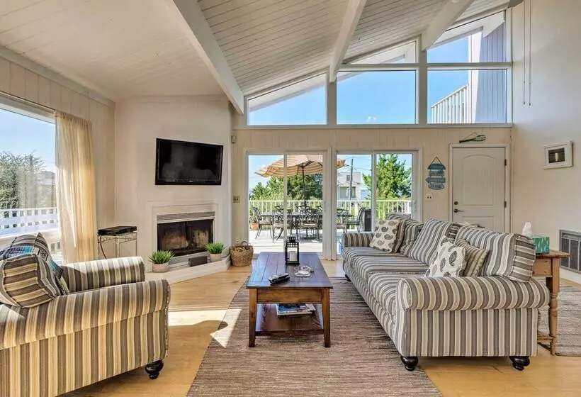 Westhampton Beach Home W/ Deck + Ocean Views!