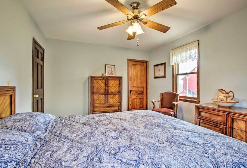 Wisconsin River Valley Farmhouse: Fire Pit & View