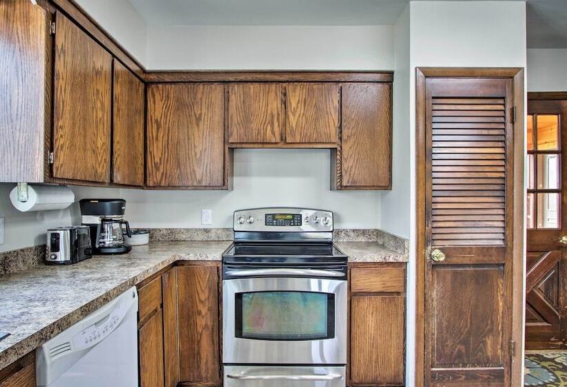 Wisconsin River Valley Farmhouse: Fire Pit & View