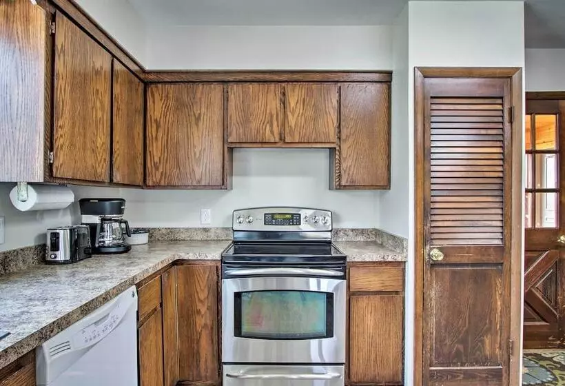 Wisconsin River Valley Farmhouse: Fire Pit & View