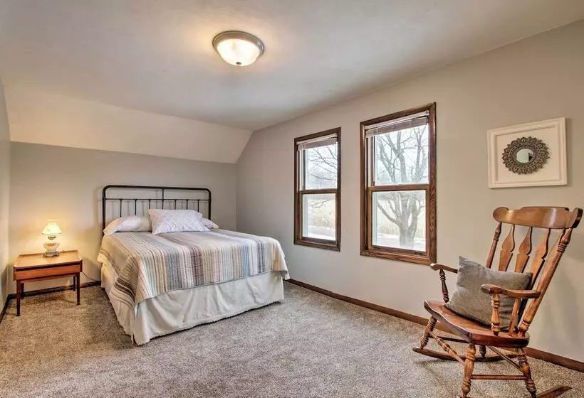 Wisconsin River Valley Farmhouse: Fire Pit & View