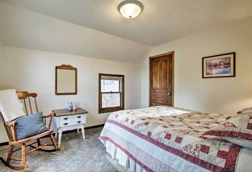 Wisconsin River Valley Farmhouse: Fire Pit & View