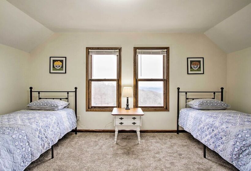 Wisconsin River Valley Farmhouse: Fire Pit & View