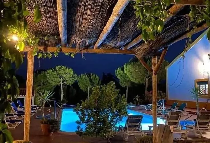 Aamiaismajoitus (B&B) Herdade Do Rio Torto