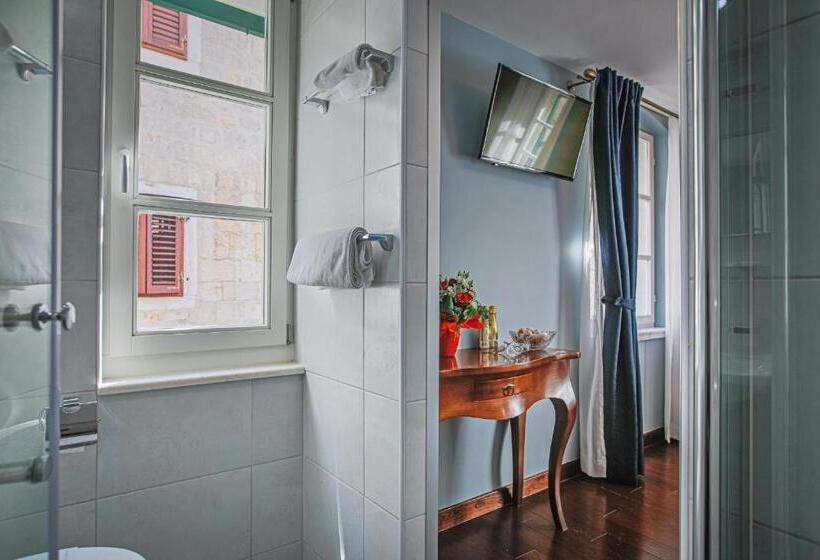 مبيت وإفطار Theatre Luxury Rooms