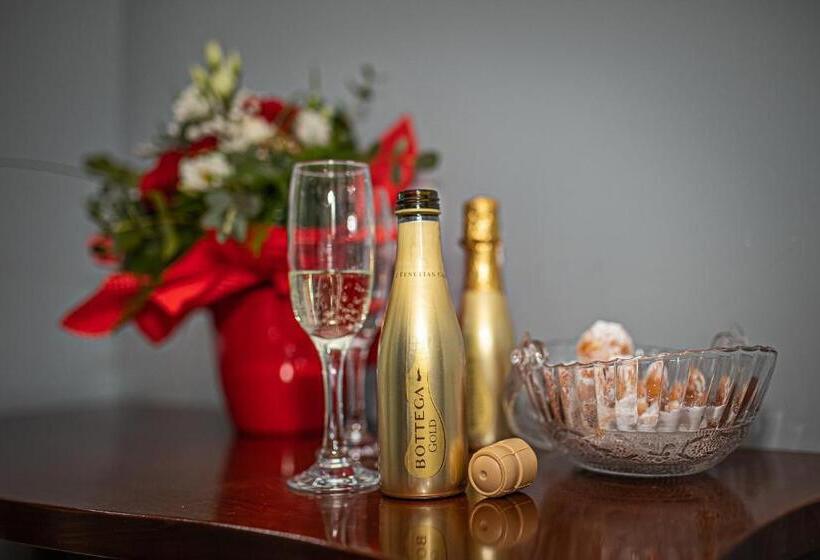 مبيت وإفطار Theatre Luxury Rooms