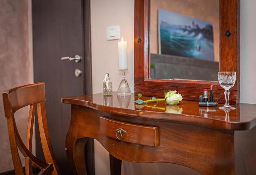 مبيت وإفطار Theatre Luxury Rooms