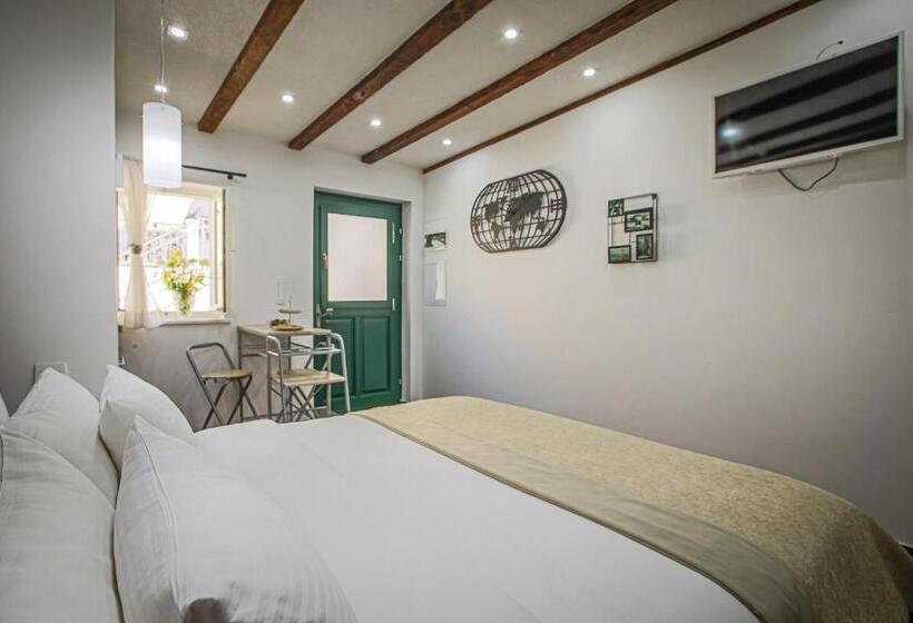 مبيت وإفطار Theatre Luxury Rooms