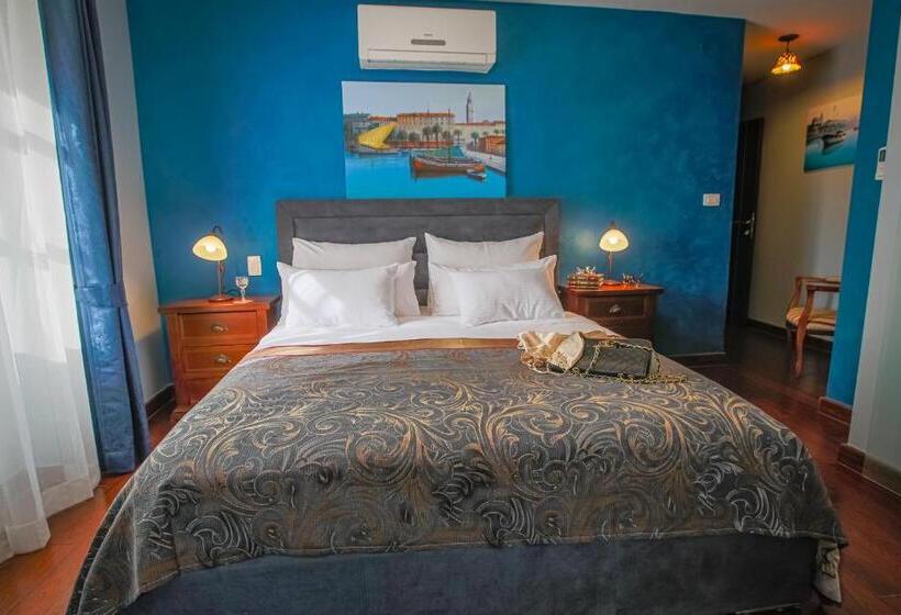 مبيت وإفطار Theatre Luxury Rooms