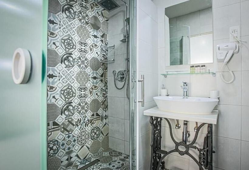 مبيت وإفطار Theatre Luxury Rooms