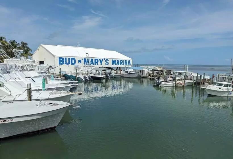 Hotelli Bud N  Mary S Fishing Marina
