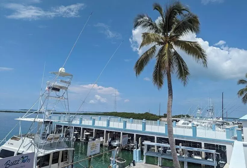 Hotelli Bud N  Mary S Fishing Marina