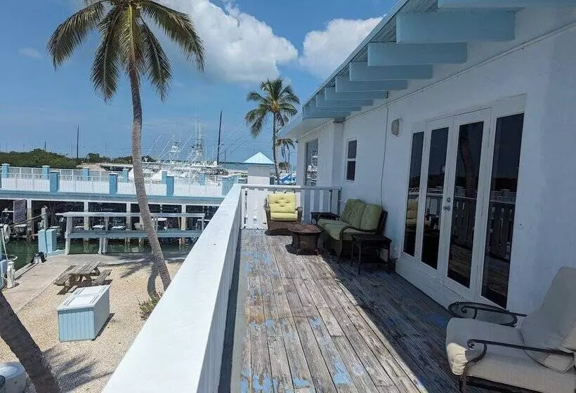 Hotelli Bud N  Mary S Fishing Marina