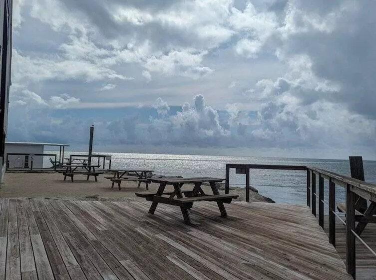 Hotelli Bud N  Mary S Fishing Marina