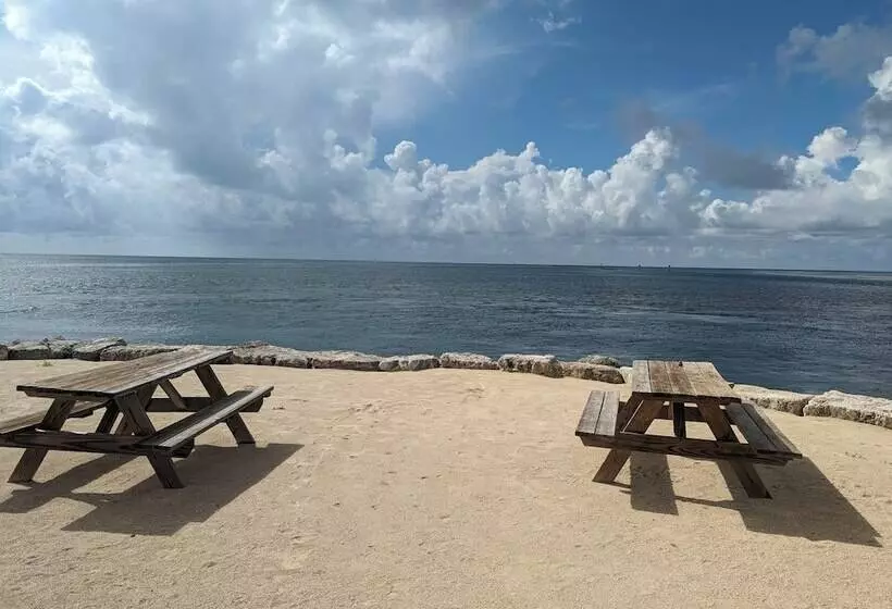 Hotelli Bud N  Mary S Fishing Marina