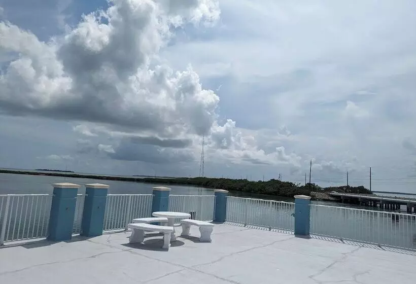 Hotelli Bud N  Mary S Fishing Marina