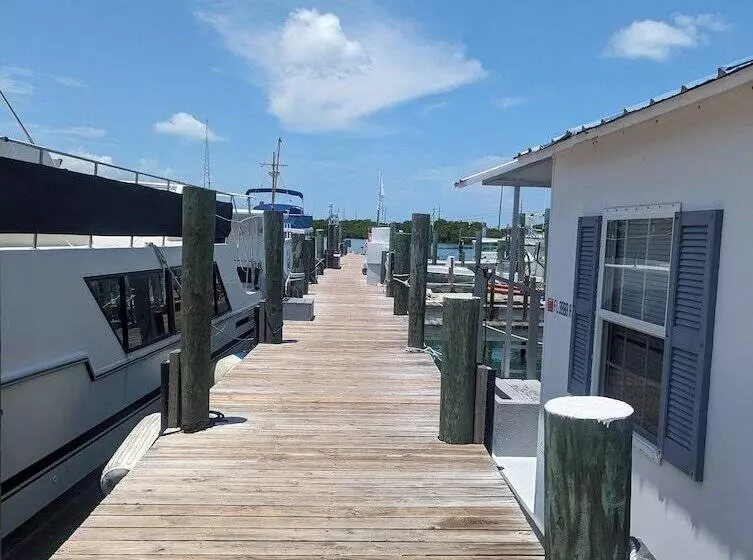 Hotelli Bud N  Mary S Fishing Marina