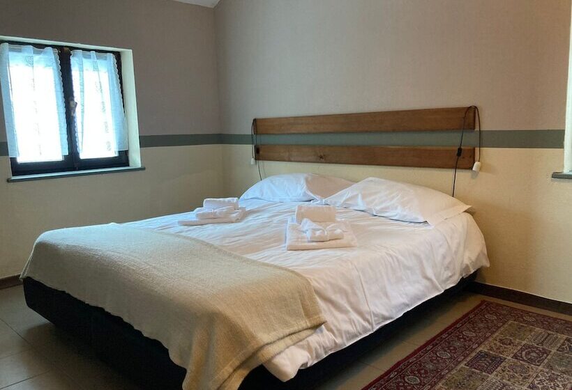 בית מלון כפרי Chalet Capannina Sportinia