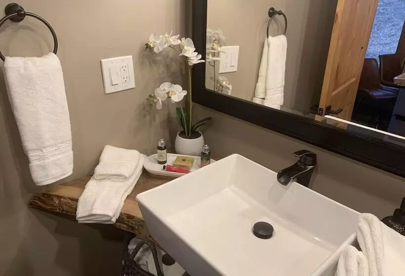 Hotelli Eagle Ridge Treehouse