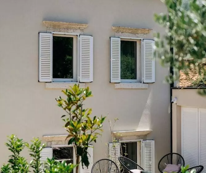 هتل Kala Luxurys By Duhomes