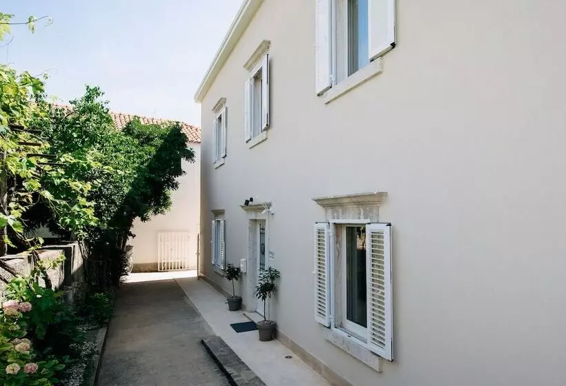 هتل Kala Luxurys By Duhomes