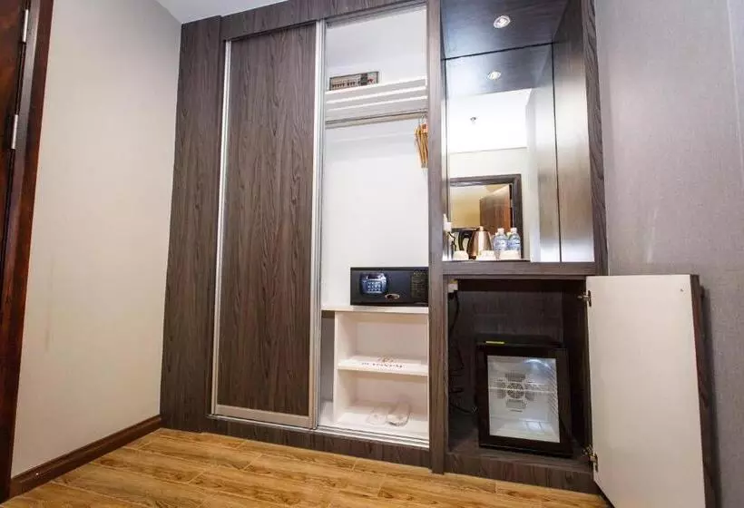 هتل Lintas Platinum