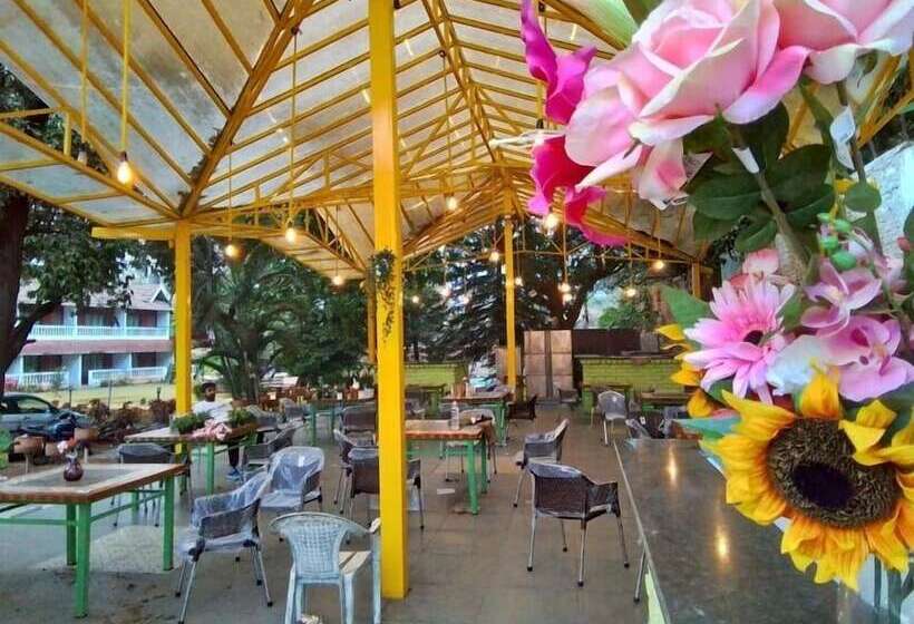 Hotelli Rishikesh Resort Lonavala