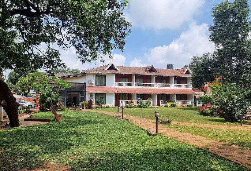 Hotelli Rishikesh Resort Lonavala