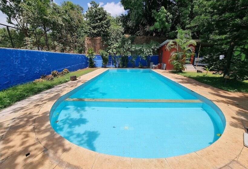 Hotelli Rishikesh Resort Lonavala