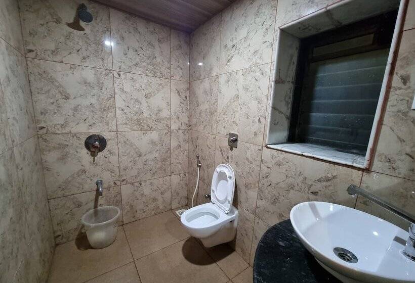 Hotelli Rishikesh Resort Lonavala