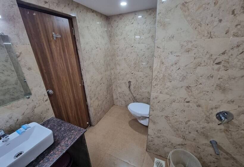 Hotelli Rishikesh Resort Lonavala